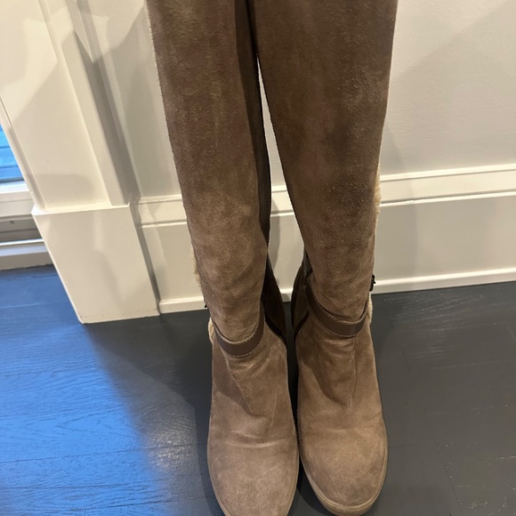 AQUATALIA Callie Faux Fur Trim Shearling Chestnut Suede Wedge Boots Sz 8 - Picture 5 of 14